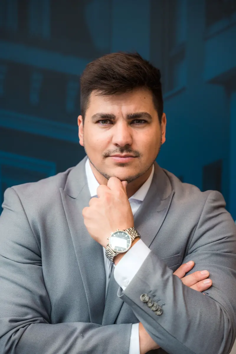 Retrato de J. Matías, personal shopper inmobiliario en Zaragoza